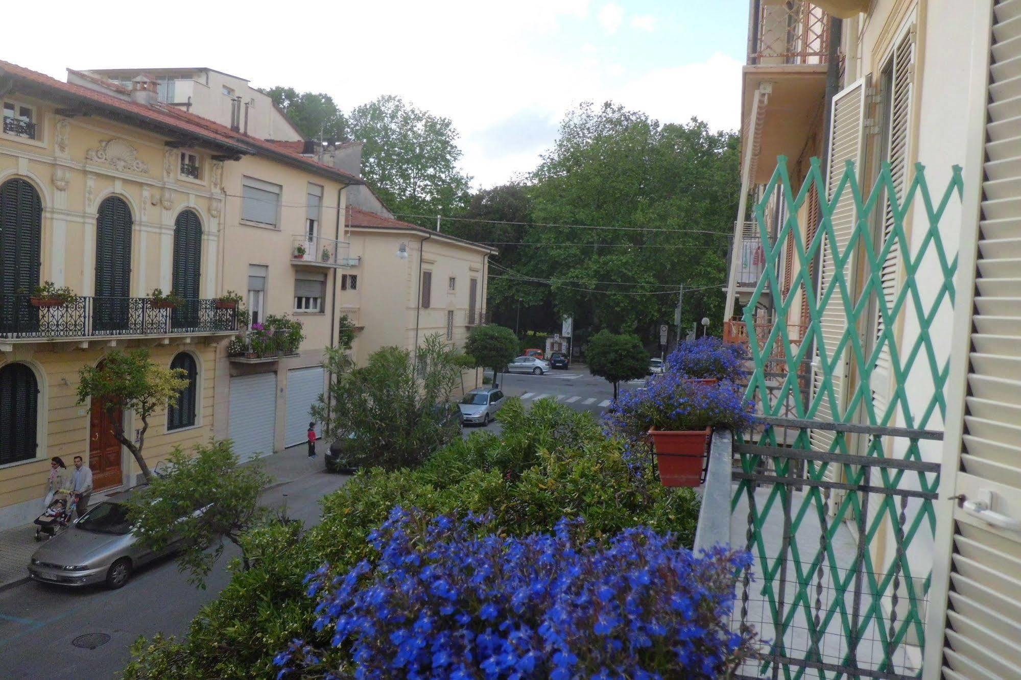 Hotel Villa Morgana Viareggio Exterior photo